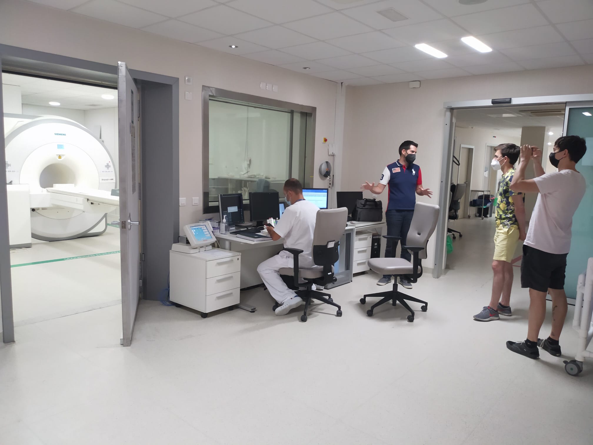 PET-MRI device